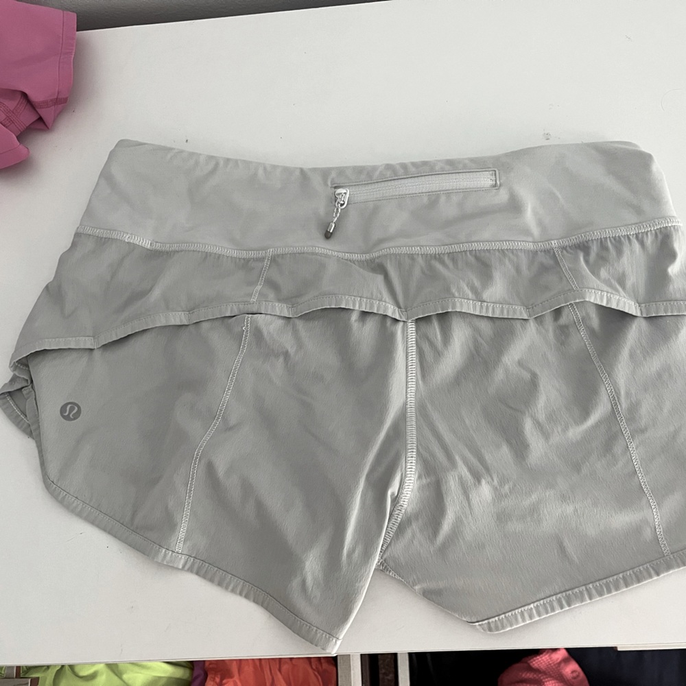Lululemon size 6, 2.5 inch white shorts